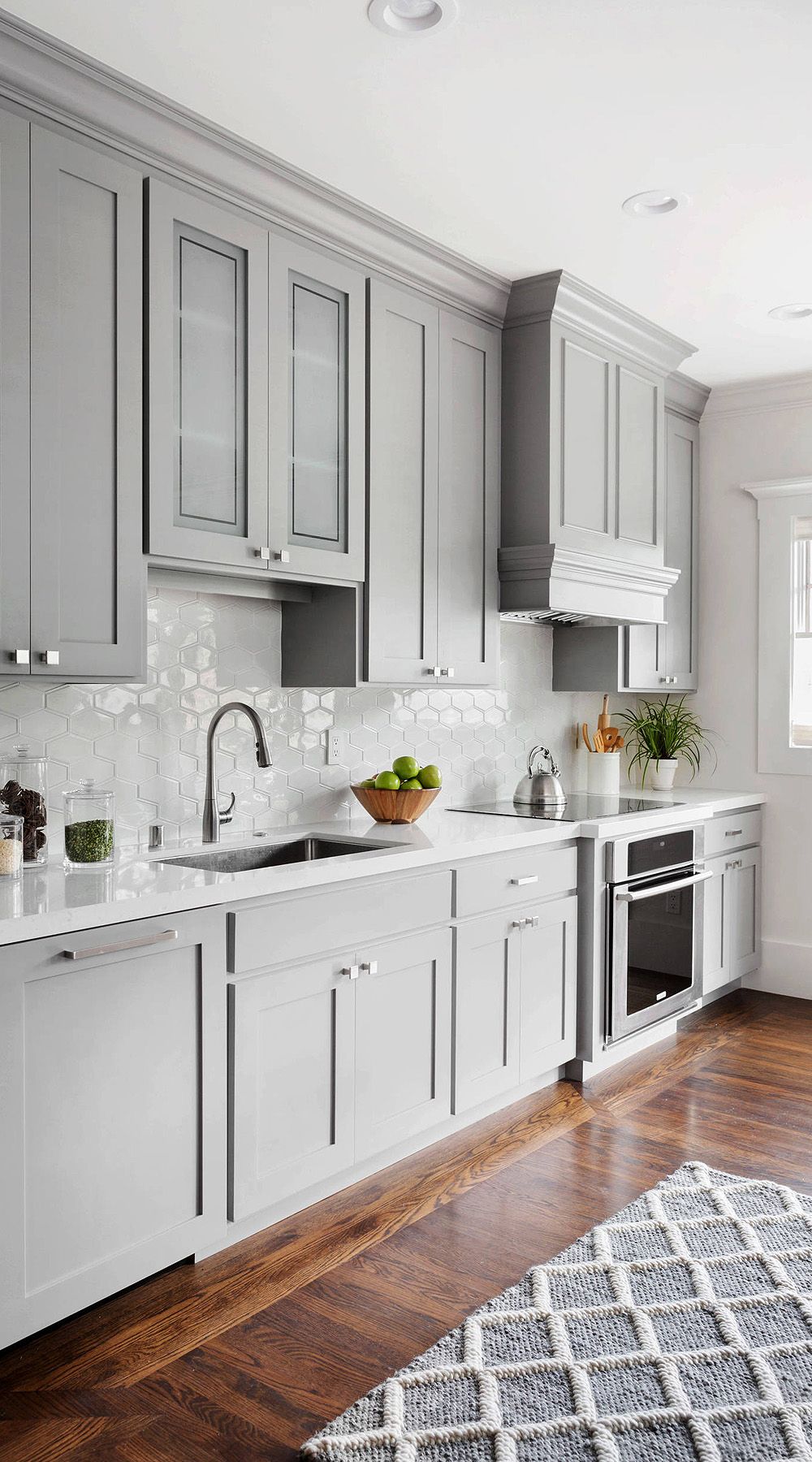Kitchen cabinet